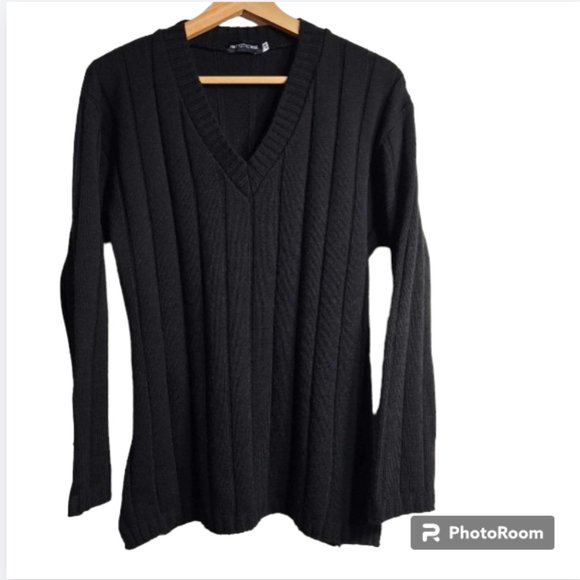 Pretty Little Thing Black Knit Ribbed V-Neck Long Sleeve Sweater Size Small - Picture 1 of 8